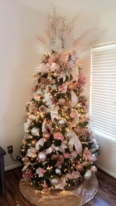 CHRISTMAS TREE~ROSE/GOLD TREE Christmas Tree Inspiration, Silver Christmas Decorations, Beautiful Christmas Trees