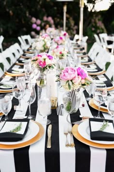 Sophisticated Black And White Wedding Reception Ideas General Wedding Photographer Vine Hill House 17 Austin Scarlett Dress Napa The Mrs Box Black And White Stripes