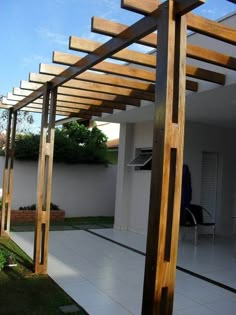 Casas com Alpendre: Lindas Varandas ao Redor – Decoração de Casa Pergola Shade Diy, Pergola Canopy, Backyard Pergola, Backyard Landscaping, Pergola Lighting, Backyard Garden