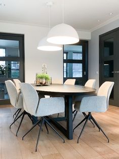 100+ ideeën over Table du Sud | Happy customers in 2020 100+ ideeën over Tafel en stoelen | tafel en stoelen, tafel