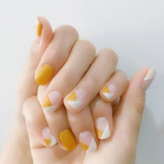 Looking for simple and stylish nail ideas to light this summer? Then you are in the right place! We propose 18 simple but charming designs that you will want to try. Nail Art Designs, Manicures, Nail Designs, Nail Ideas, Solid Color Nails, Trendy Nails, Simple Nail Art Designs, Orange Nail Art, Cute Nail Art Designs