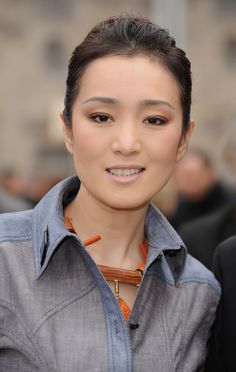 gong-li-bikini-ass
