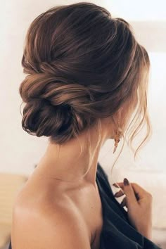 Los peinados que triunfan entre las invitadas del 2018 - StyleLovely Updos For Medium Length Hair, Wedding Hairstyles Medium Length, Short Fine Hair Updo, Updos For Thin Hair, Bun Styles, Casual Styles, Wedding Hairstyles Updo