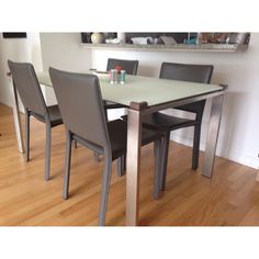 BoConcept Black Dining Table w/ 6 Chairs | SoHo Apartment | Pinterest BoConcept Black Dining Table w/ 6 Chairs | SoHo Apartment | Pinterest