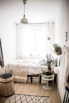 74 anschauliche Bilder zu „Kleines Schlafzimmer einrichten“ in 2019 ... 74 anschauliche Bilder zu „Kleines Schlafzimmer einrichten“ in 2019 ...