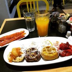 Waffles Cafe Lakeview Chicago Waffles Cafe Lakeview Chicago