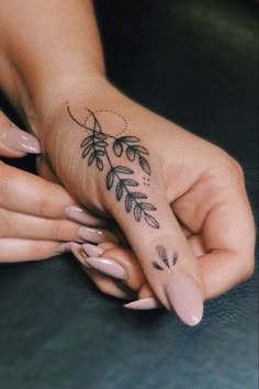 Tattoos For Women Small, Finger Tattoo For Women, Small Tattoo Designs, Tattoo Designs For Women