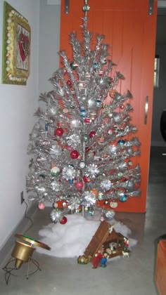 9 places to find aluminum christmas trees vintage and reproduction reproduction aluminum christmas tree