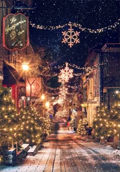 conflictingheart quebec citys petit champlain neighbourhood at christmas estabilished in 1608 it - Quebec City Christmas conflictingheart quebec citys petit champlain neighbourhood at christmas estabilished in 1608 it - Quebec City Christmas