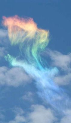 15 weird natural phenomena pics cirrus cloud ice crystals and in the middle latitudes during the summer cirrus clouds are composed of which form of water