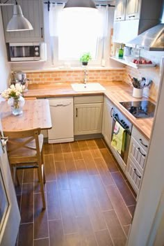 Peque Kitchen Designs, Small Kitchen Microwave Placement, Small Kitchen Layouts, Kitchen Makeover