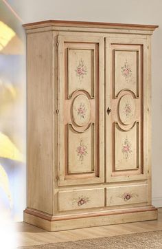 Armadio in legno massello dipinto e decorato a a mano | Mobili ... Armadio in legno massello dipinto e decorato a a mano | Mobili ...