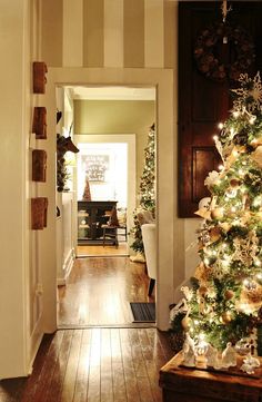 farmhouse christmas decorating decor thistlewoodfarms farm twinkled decorations interior room farms thistlewood modern tree country mantel stairs stair dining australian