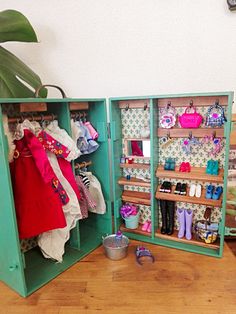 リカちゃんクローゼット完成 | aricoの今日のDIY　~�青空の下でマルシェを開きたい~ Barbie Wardrobe, Diy Wardrobe, Diy Doll Closet, Blythe Dolls, Barbie Store, Dollhouse Furniture Tutorials, Barbie Diy Accessories, Doll Storage