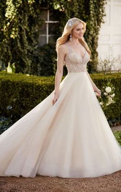 250 Best Traditional Wedding Dresses Images In 2018 Bridal Gowns Chelle Selby Elegant Princess Wedding Dress Separates By Martina Liana Fancy Dresses Gorgeous