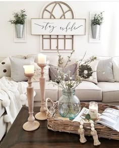 Living Room Designs, Home Décor, Farmhouse Living Room Decor Ideas, Farmhouse Decor Living Room, Living Room Decor, Country Farmhouse Decor Living Room, Modern Farmhouse Living Room, Home Decor, Farmhouse Wall Decor