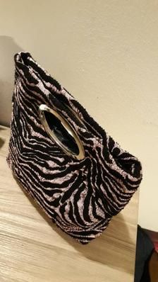Women/'s Diamante Dettaglio Plissettato in finta in Raso Argento Catena Clutch Bag Purse