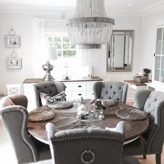 round dining table decor modern ha en fantastisk uke alle sammen stor klem fra classicliving round dining room tables katieloehr2 furnituredesigns furniture designs in 2018 round dining table decor modern ha en fantastisk uke alle sammen stor klem fra classicliving round dining room tables katieloehr2 furnituredesigns furniture designs in 2018