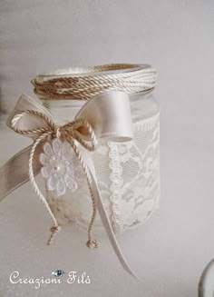 quadri shabby fai da te - Cerca con Google Wine Bottle Crafts, Diy And Crafts, Lace Centerpieces, Diy Home Decor Projects, Diy Projects To Try, Decor Ideas