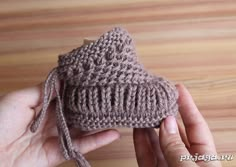 Пинетки на двух спицах Knitting, Tricot Facile, Tricot, Patrones, Crochet Headband, Stricken, Crochet Baby Booties, Booties Patterns, Crochet Baby Sandals