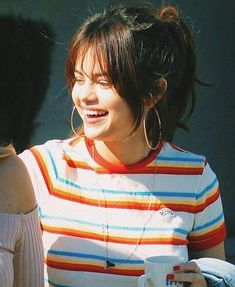 Middle part side bangs | Short hair with bangs, Hair ...
Selena Gomez Shoulder Length Hair With Side Bangs