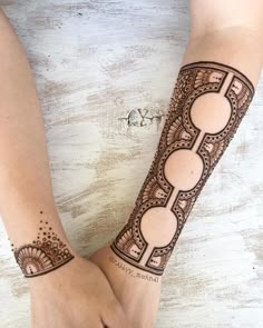 Sequin Round 30mm Mehndi Henna Style Print Black Silver Metallic