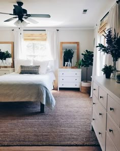 Farmhouse Bedroom Decor Ideas, Simple Bedroom Decor, Home Decor Bedroom, Small Bedroom, Modern Bedroom, Bedroom Ideas, Simple Bedrooms, Farmhouse Ideas, Bedroom Furniture