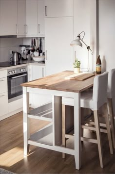 Apartment Kitchen Island, Apartment Kitchen, Small Space Kitchen, Kitchen Design Small, Small Kitchen Island, Home Kitchens, Home Decor Kitchen