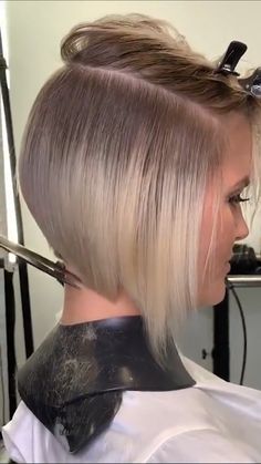 Undercut, Dreadlocks, Videos, Angled Bob, Undercut Bob, Layered Bob, Thick Hair Styles, Choppy Bob, Hairstyles For Thin Hair