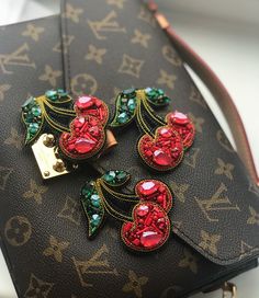 185 отметок «Нравится», 3 комментариев — @kaunista_jewelry в Instagram: «Всё-всё, больше не будет фото вишенок) просто удалось-таки сделать несколько фотографий уже обшитых…»