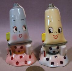 Vintage Bullet shaped Salt and Pepper Shakers Atomic Beautiful condition Yellow and clear plastic
