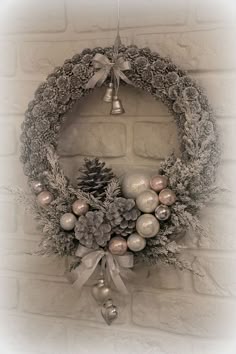 557 Besten Weihnachten Geschenkideen Bastelideen Weihnachtsdeko Begrüßt Den Advent Mit Einem Kranz An Der Tür Weihnachtskranz Basteln