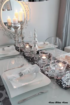 41 Magical Christmas Table Setting Ideas Tablescapes Декор старой мебели и аксессуаров Silver Christmasxmaschristmas Table Settingswhite