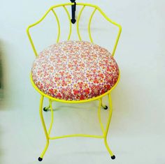 Vintage Hollywood Regency Style Gold Metal Vanity Stool With a ... Vintage Hollywood Regency Style Gold Metal Vanity Stool With a ...