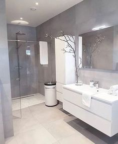 Badezimmer Design Ideen Grau #kleinesbad #badezimmerfliesen #feinsteinzeug #beton #badeinrichten #badfliesen #badewanne #dusche #gestaltung #holz #holzoptik #badfliesen Bathroom Grey, Bathroom Renos, Trendy Bathroom, Bathroom Sink, Master Bathrooms, Bathroom Modern, Small Bathrooms, Bathroom Minimal