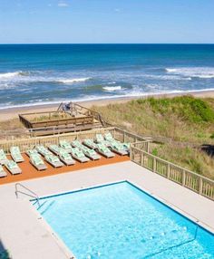 Driftwood Table Behind Stetson S Shipwreck Shell In Nag Head Pool View At Surf Side Hotel Outer Banks