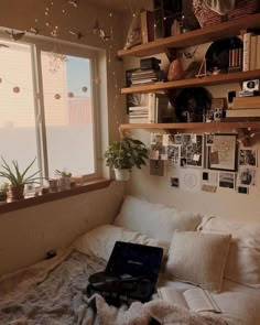 Creative Dorm Room Decor And Design Ideas Home Décor, Home, Dorm Room Decor, Room Ideas Bedroom, Room Inspiration Bedroom, Room Aesthetic, Aesthetic Room Decor, Room Inspiration, Apartment Decor