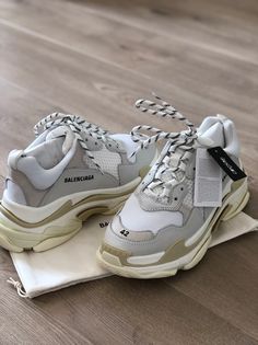 United Wardrobe (thijsverheul) op Pinterest Tweedehands Schoenen asos op United Wardrobe