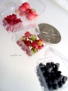 Dolls House Miniature punnet of Mixed Bell Peppers-food-accessories-1:12 scale