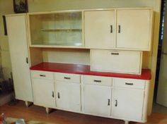 La credenza anni \'50 della mia cucina; recuperata e decorata da me ... La credenza anni \'50 della mia cucina; recuperata e decorata da me ...