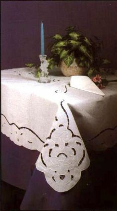 Elegant England Style Hand Flower Embroidery Hemstitch White Cotton Doily
