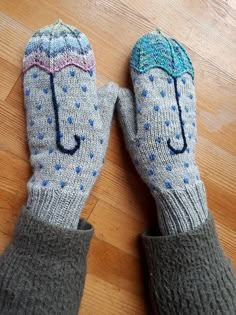 Ravelry: mimouna's Jenter fra Bergen Ravelry, Amigurumi, Knit Mittens, Knitted Mittens Pattern, Mittens Pattern