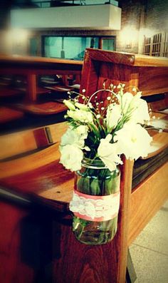 Decoración Bancos De Iglesia Adornos Para Comunion Decoracion De Iglesia Arreglos Florales Boda
