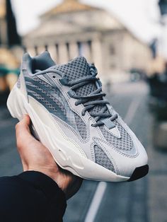 Die 21 besten Bilder von Adidas Yeezy | Yeezy schuhe, Adidas adidas Yeezy Wave Runner 700 Kinder Schuhe Wave Runner 700 Kanye West Laufschuhe Junge Mädchen Trainer Sneaker 700 Sportschuh Kinder Sportschuhe
