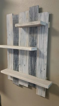 Shelving Beach Kitchen Bathroom shelving White washed Rustic Wall Hanging Shelf. Wooden Pallet Projects, Diy Pallet Furniture, Furniture Ideas, Wood Ideas, Furniture Stores, Cheap Furniture, Wooden Furniture