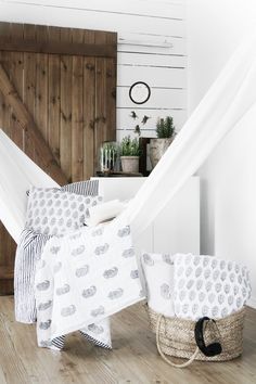 Bring The Outdoors In Living Room Hammocks & Hanging Chairs Awesome Living Room Hammock Inspiration Bring The Outdoors In Living Room Hammocks & Hanging Chairs Mesmerizing Living Room Hammock Design Ideas