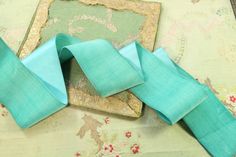 10y BOLT ANTIQUE FRENCH GREEN VELVET RIBBON /"OMBRE AGED/" MILLINERY HAT TRIM VTG