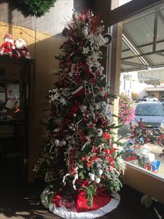 Santa Christmas Tree From The Utah Festival Of Trees Navidad
