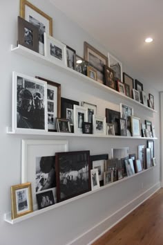 schönes home office setup klicken arbeitsplatz our favorite gallery wall display photos on shelves cosmopolitanuk homedecorhacks tips schönes home office setup klicken arbeitsplatz our favorite gallery wall display photos on shelves cosmopolitanuk homedecorhacks tips