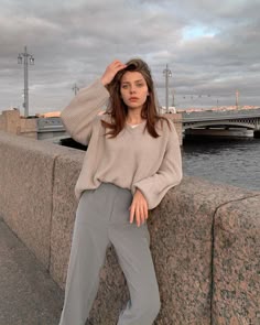 Model Poses Photography, Модные Снимки, Милые Наряды, Женские Позы, Волосы, Шаблоны, Позы Для Фотографий, Фотография Женские Позы, Школьная Одежда
